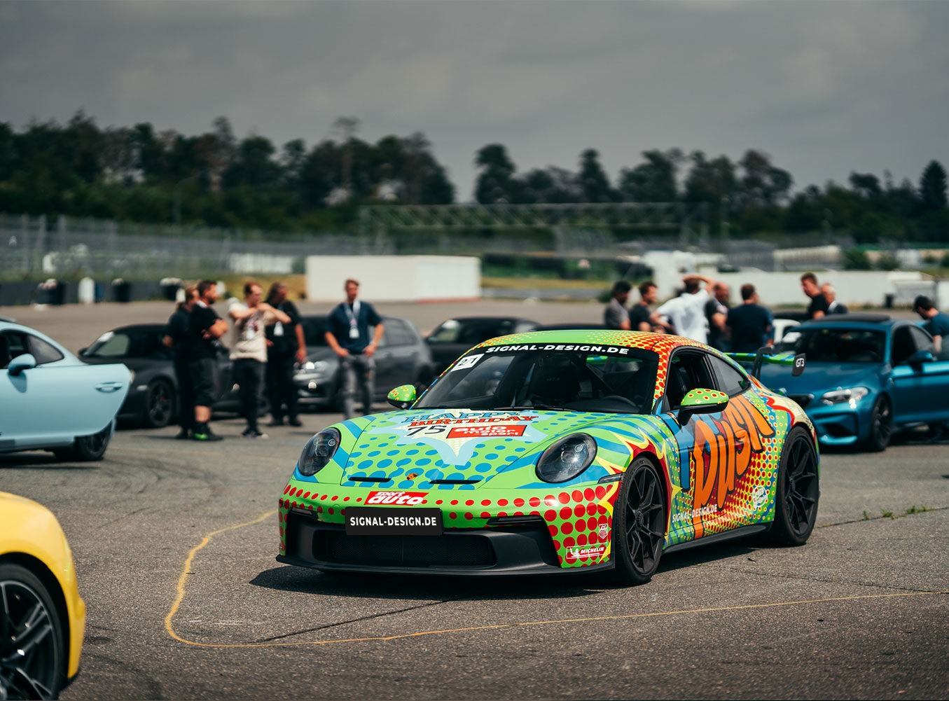 Porsche 992 GT3 Design auf der Rennstrecke